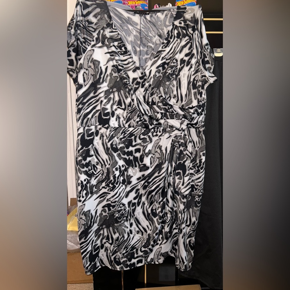 Tiana B. Elegant Black and White Patterned Dress